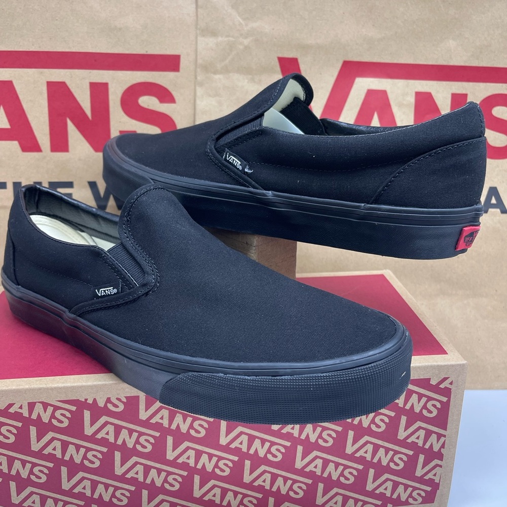 Vans WMNS Classic Black Slip-On Sneakers
Black/Black
VN000EYEBKA - Picture 7 of 16